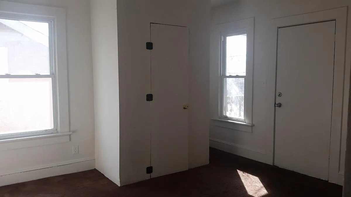3 bed, 1000 sqft, $1,035 — Photo 1