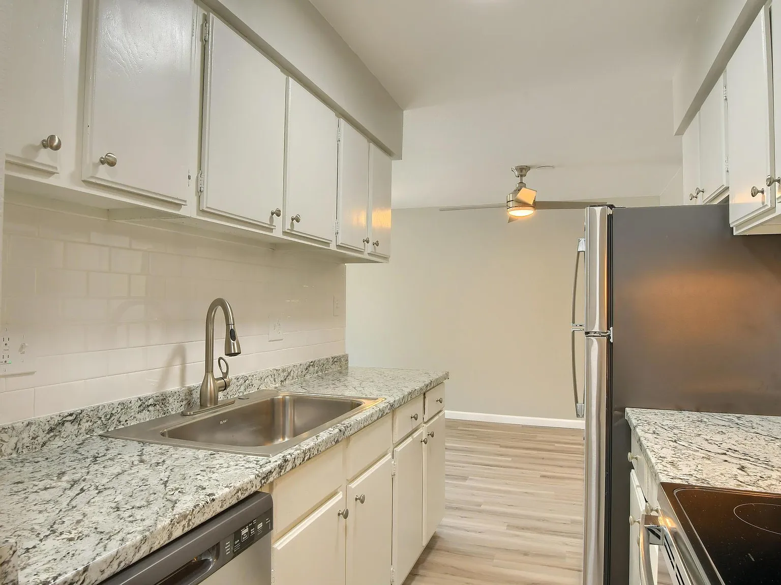 2 bed, 959 sqft, $1,750 — Photo 2