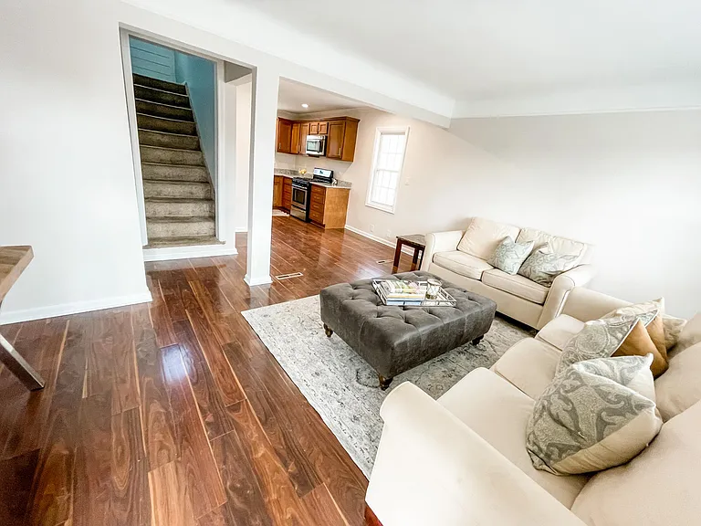 426 Hillcrest Ave — Photo 2
