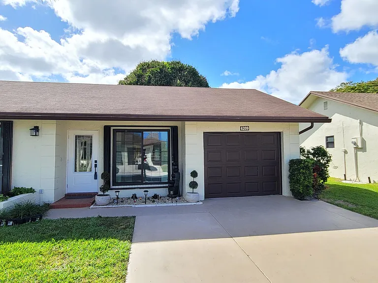 6209 Olivewood Cir — Photo 3
