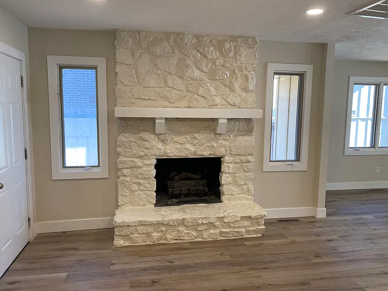 3739 E Monroe St — Photo 6