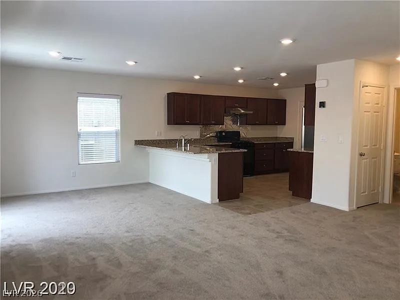 3 bed, 2.5 bath, 1656 sqft, $2,080 — Photo 3