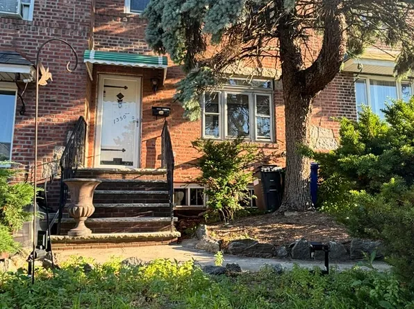 7350 52nd Road, Maspeth, NY 11378