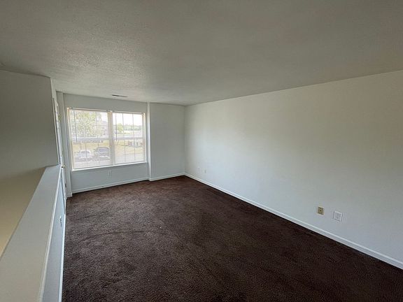 3rd image of 1304 N Liberty Cir E