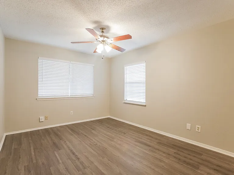 6395 Crossway Dr — Photo 13