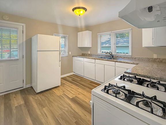 3rd image of 840 Crosby St NW #3