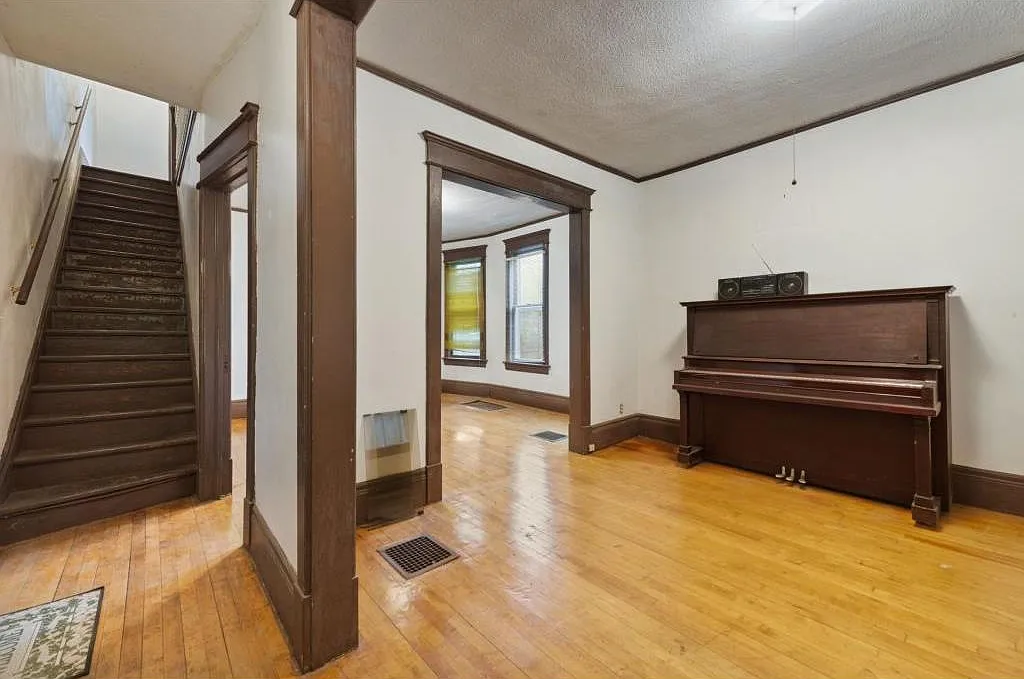 5 bed, 2.5 bath, $2,900 — Photo 2