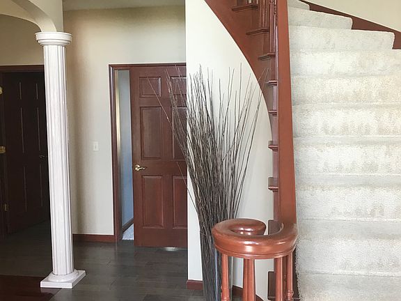 4th image of 415 Alisa Ave