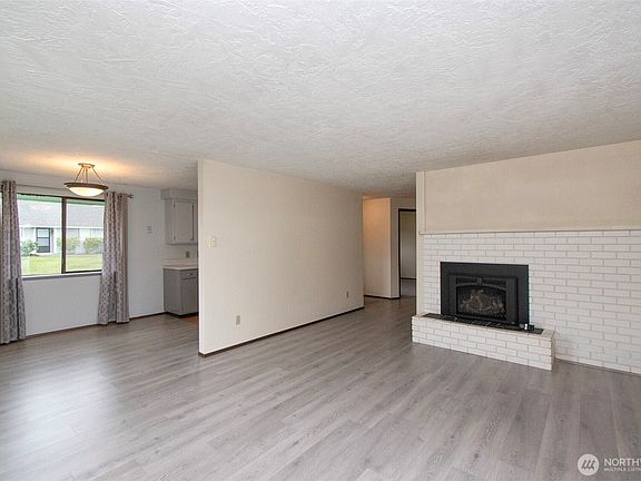 5th image of 830 N Canterbury Court
