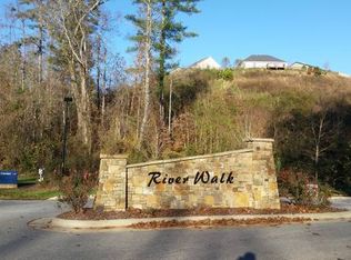 47 River Walk Dr, Asheville, NC 28804