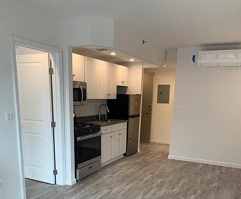 Rented by Avenues Real Estate | media 19