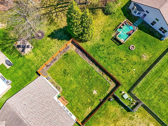 3rd image of 1671 Meadowlark Ln