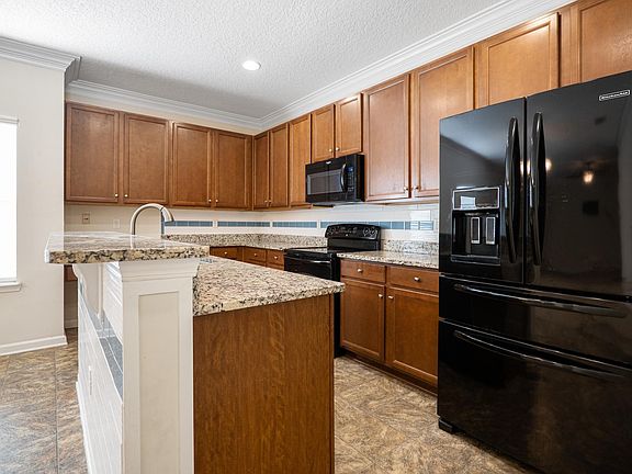 5th image of 478 W New England Dr