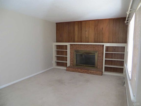 5th image of 227 Wayne Dr