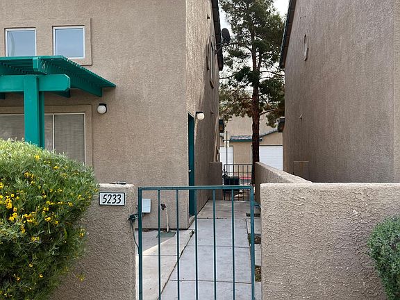 3rd image of 5233 Steinbrenner Ln