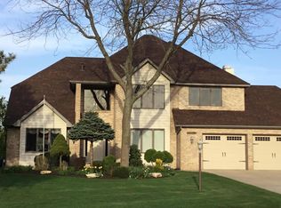 882 Sand Lake Dr, Zeeland, MI 49464