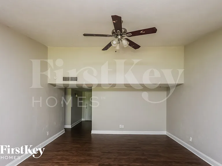 6418 Briar Knoll Dr — Photo 2