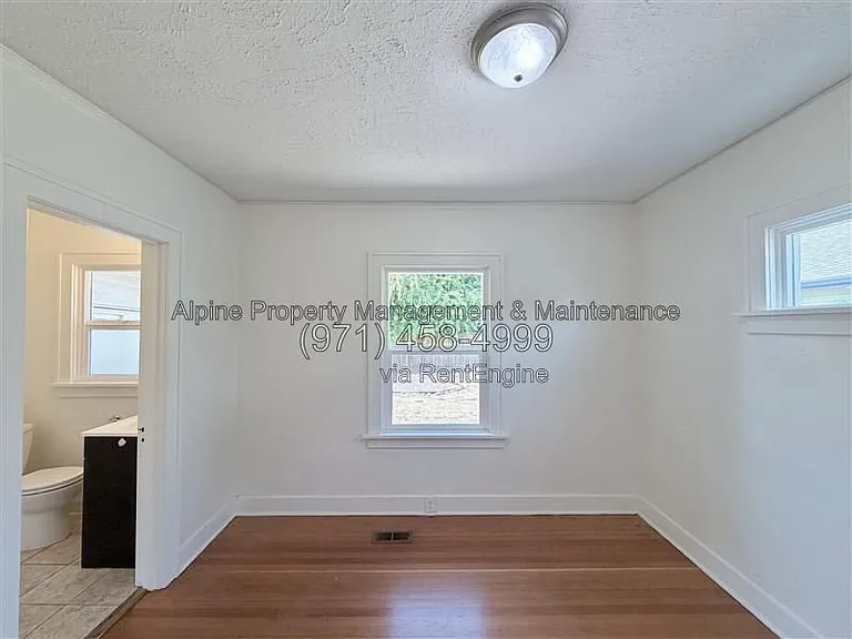 6425 N Curtis Ave — Photo 10