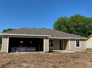 105 Adams St, Cleburne, TX 76033