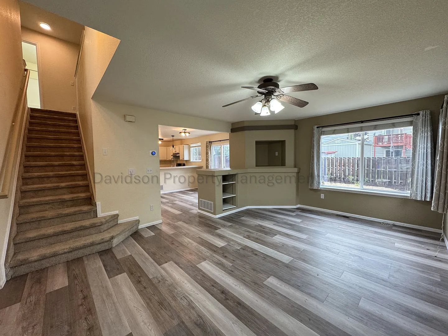 Gorgeous 5 Bedroom House in Stetson Hills — Photo 3