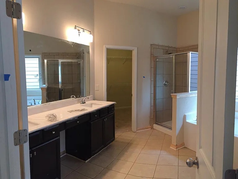 Full Master Bath view