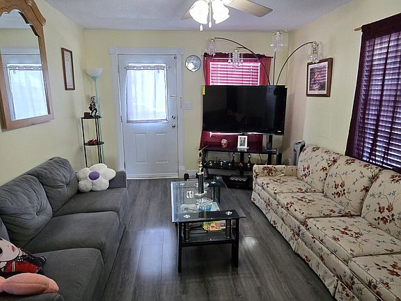 4th image of 1332 Phyllis Ave