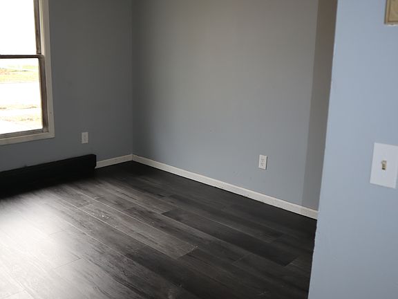 4th image of 1020 Millwood Ave