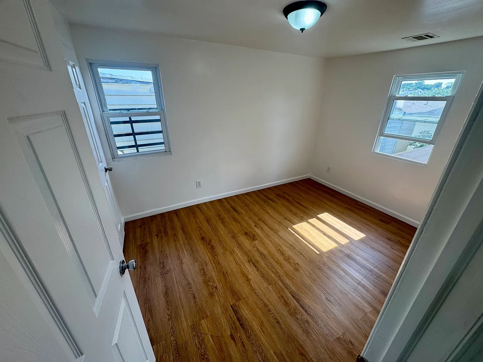 1 bed, 900 sqft, $1,350 — Photo 3
