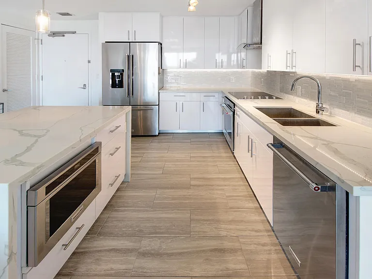 236 SE 5th Ave #410 — Photo 7