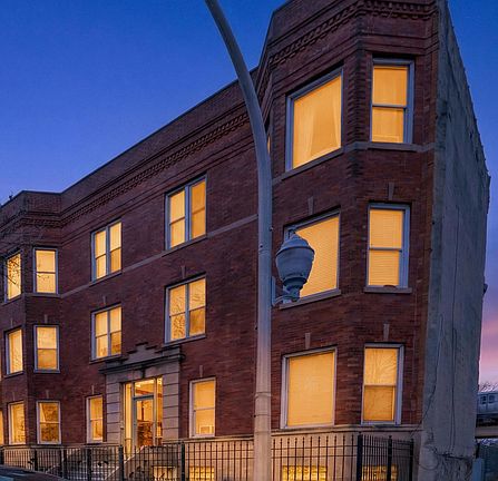 3rd image of 4622 S Calumet Ave #3S