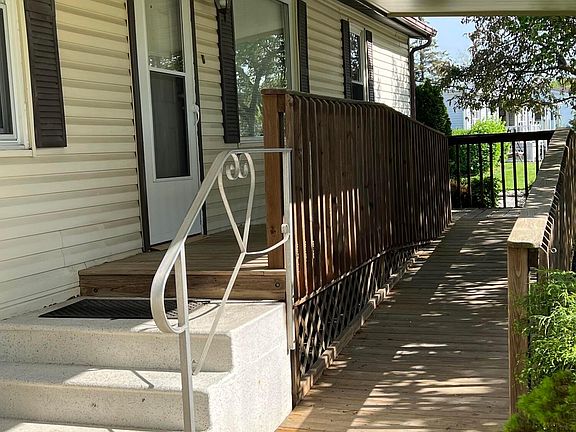 2nd image of 6 Oak Glen Dr