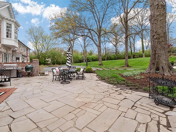 4th image of 115 Hunters Grove Dr