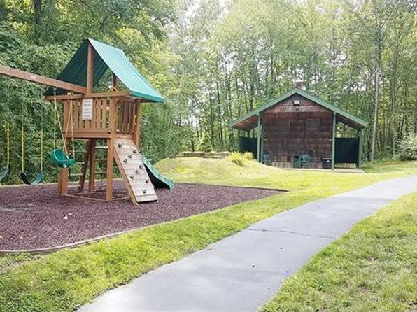 130 Fox Run Ln, Carmel, NY 10512