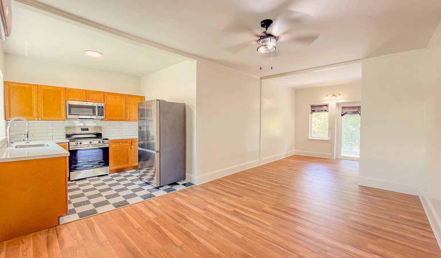 2 bed, 1000 sqft, $2,575 — Photo 2