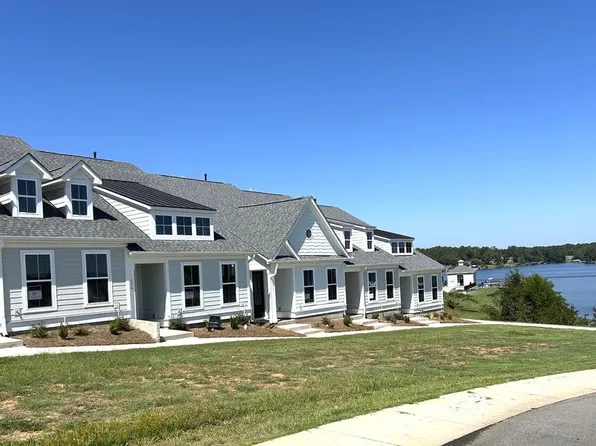 220 Lake Greenwood Blvd, Greenwood, SC 29649