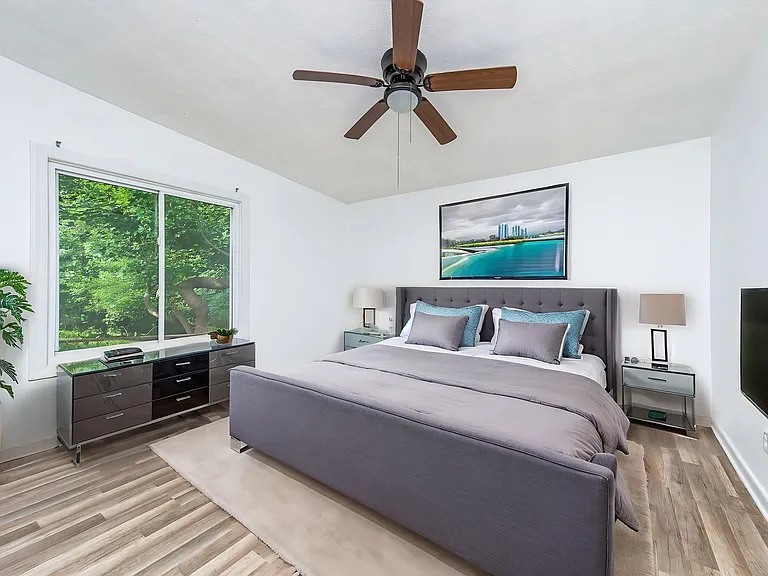 1208 Louis Ln — Photo 9