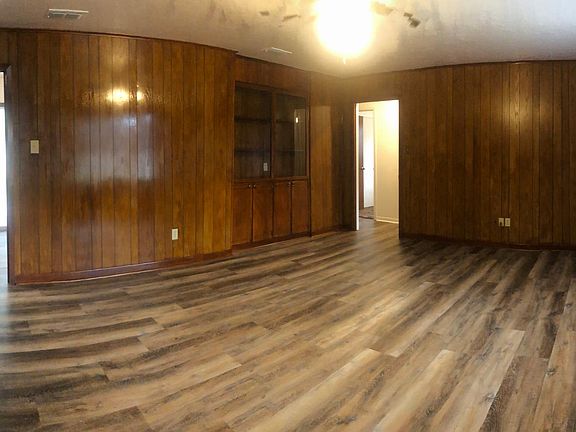 2nd image of 404 Deerwood Dr