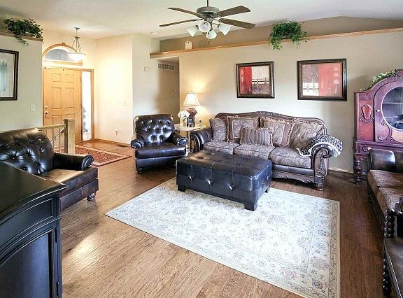 3rd image of 119 S Onewood Cir