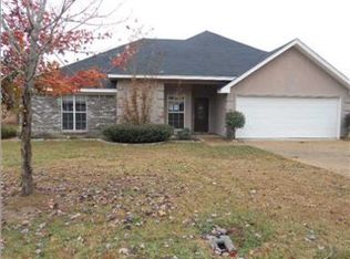 123 Live Oaks Blvd, Pearl, MS 39208