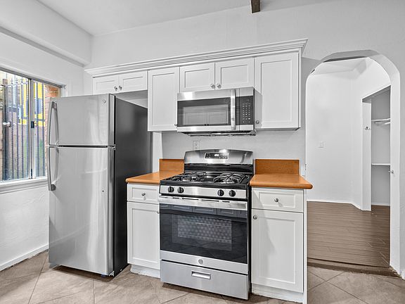 5th image of 859 Sanborn Ave #302