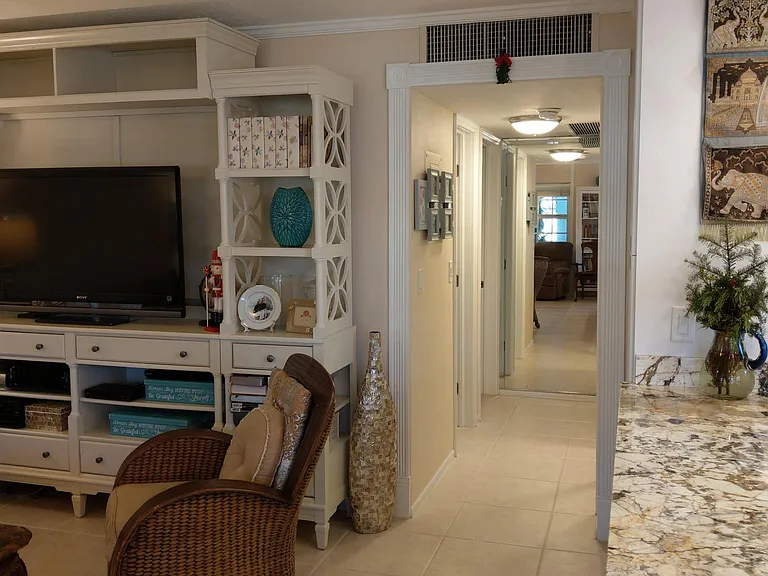 2455 NE 51st St #E-201 — Photo 3