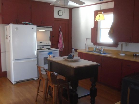 4th image of 629 W Auburn Road