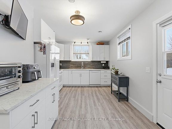 4th image of 555 Douglas Rd