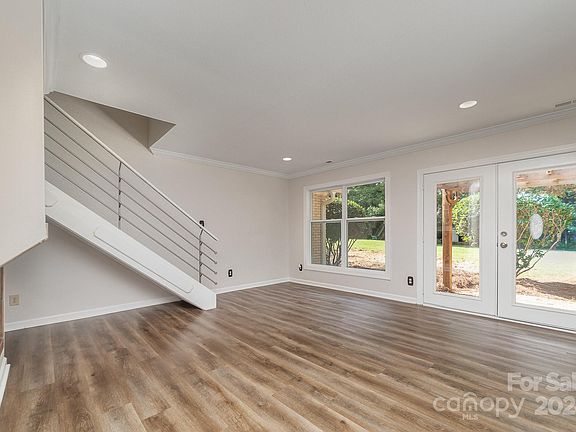 2nd image of 813 Malotte Ln