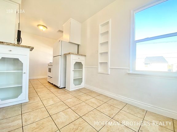 2nd image of 340 N Curson Ave #3/4
