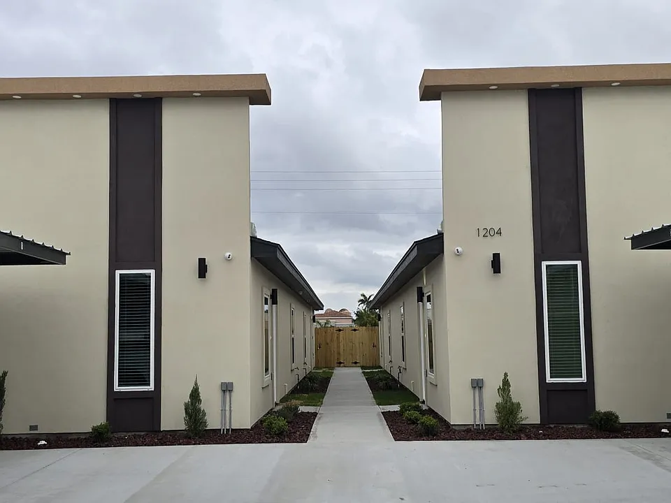 1204 S Bayou Ave #1