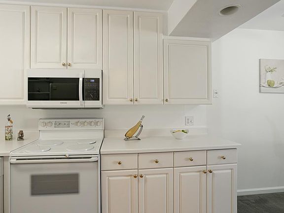 3rd image of 7101 Rainbow Dr