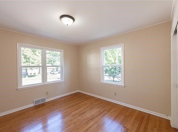 3rd image of 4811 Cleveland Ave