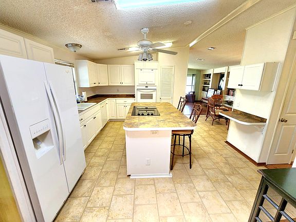 3rd image of 826 Sapodilla Dr