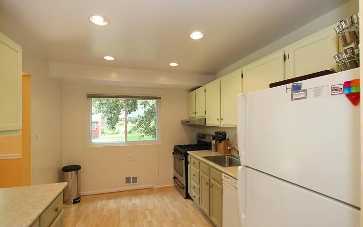 4 bed, 2.5 bath, 1680 sqft, $3,349 — Photo 3